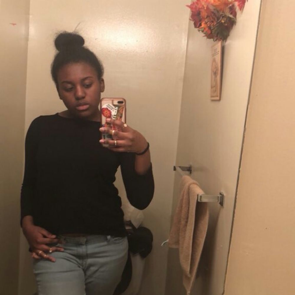 Meet your Posher, Alexis